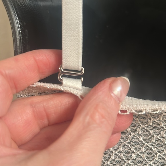 Victoria’s Secret dream angels White Lace Bra with Scalloped Trim - Picture 4 of 8